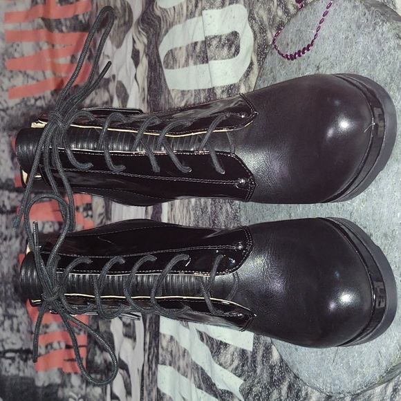 Neiman Marcus Sabelle Vegan Leather Platform High Heeled Boots 9 - Picture 4 of 12